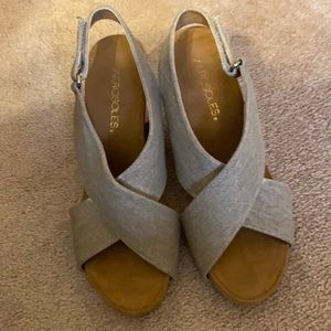 Aerosols size 6.5M wedge shoes